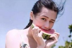 娱乐吃瓜头像图片女生,揭秘娱乐吃瓜头像中的魅力女生